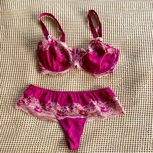 Super sexy lacy magenta lingerie set by Wacoal
